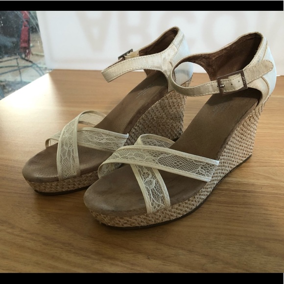 Tom’s White Lace Wedding Open Toe Wedge Sandals - Picture 2 of 7